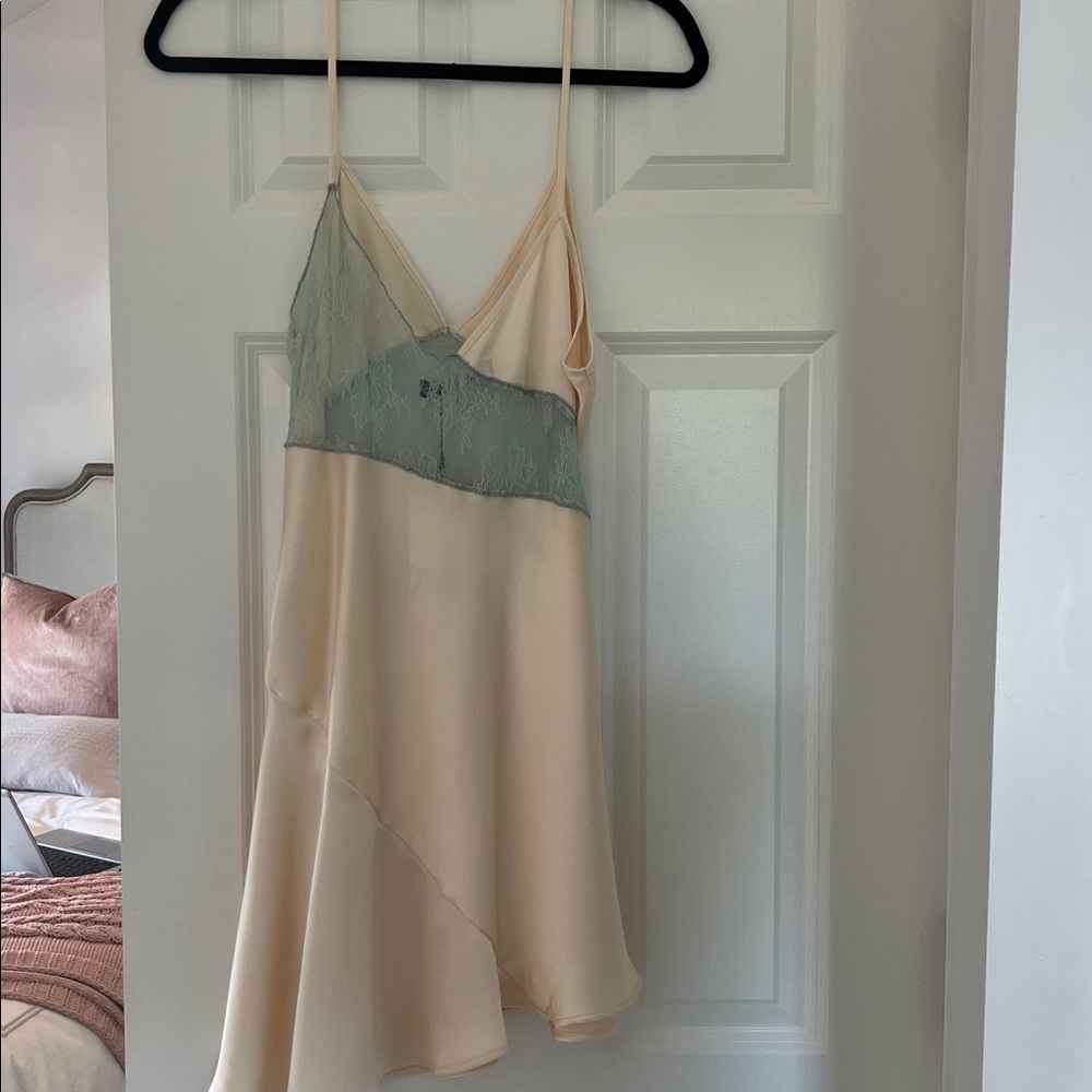 Elegant Zara Cream and Green Lace Slip Dress - Picture 2 of 4